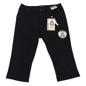 D.Jeans Women's Plus Size Stretch Cotton Blend Capri Pants Black 20W.